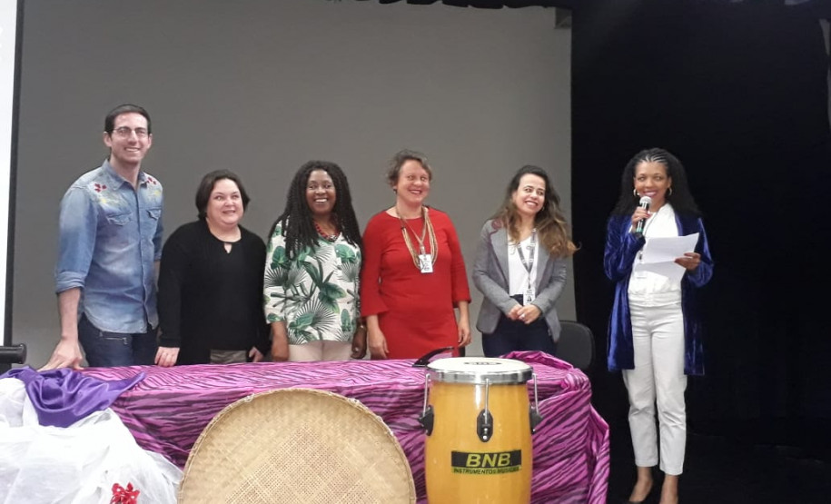 Encontro promovido pela Secretaria da Educação marca o início das atividades relacionadas ao mês da Consciência Negra.