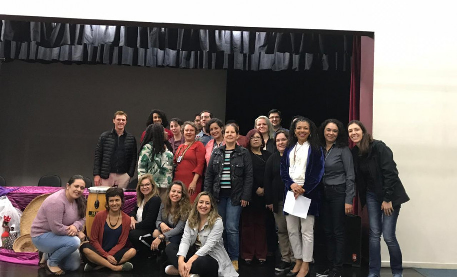 Encontro promovido pela Secretaria da Educação marca o início das atividades relacionadas ao mês da Consciência Negra.