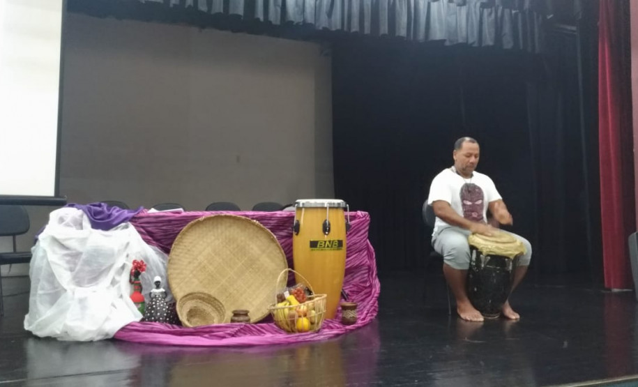 Encontro promovido pela Secretaria da Educação marca o início das atividades relacionadas ao mês da Consciência Negra.