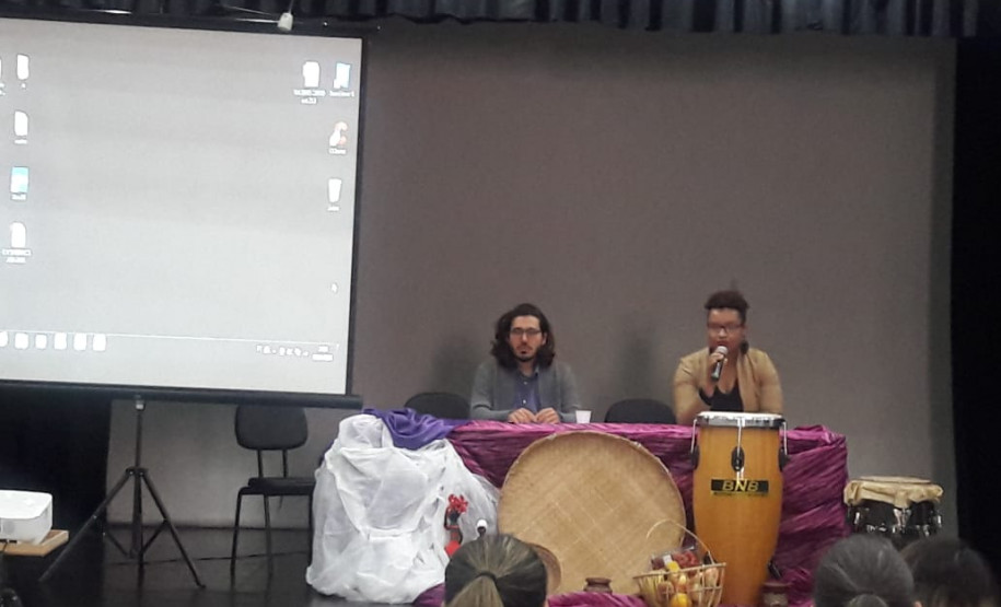 Encontro promovido pela Secretaria da Educação marca o início das atividades relacionadas ao mês da Consciência Negra.