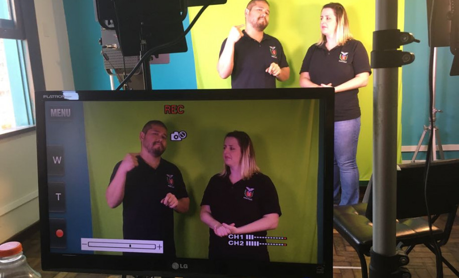 Os centros são espaços dedicados à capacitação de profissionais da área, como tradutores e intérpretes de Língua Brasileira de Sinais (Libras) e professores bilíngues surdos e ouvintes.