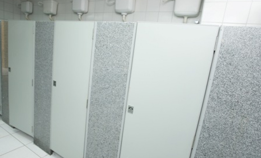 Em Curitiba, Colégio Estadual Beatriz Faria Ansay volta à sede própria depois de obras atrasadas e funcionamento provisório em edifício alugado.