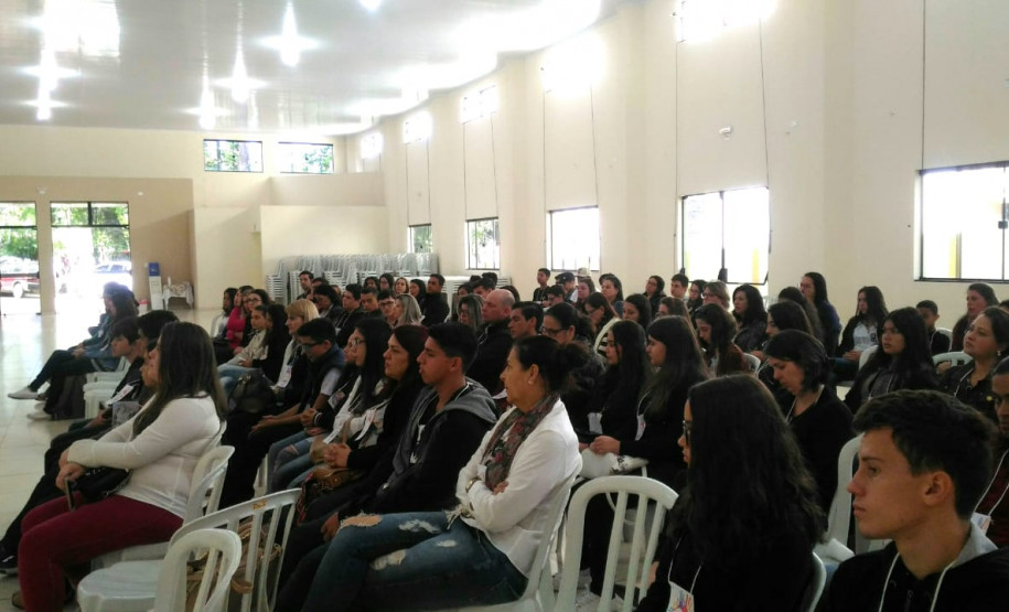 NRE realiza encontro de Grêmios Estudantis em Wenceslau Braz Estudantes participaram de palestras e elaboraram plano de ações para o próximo ano letivo.