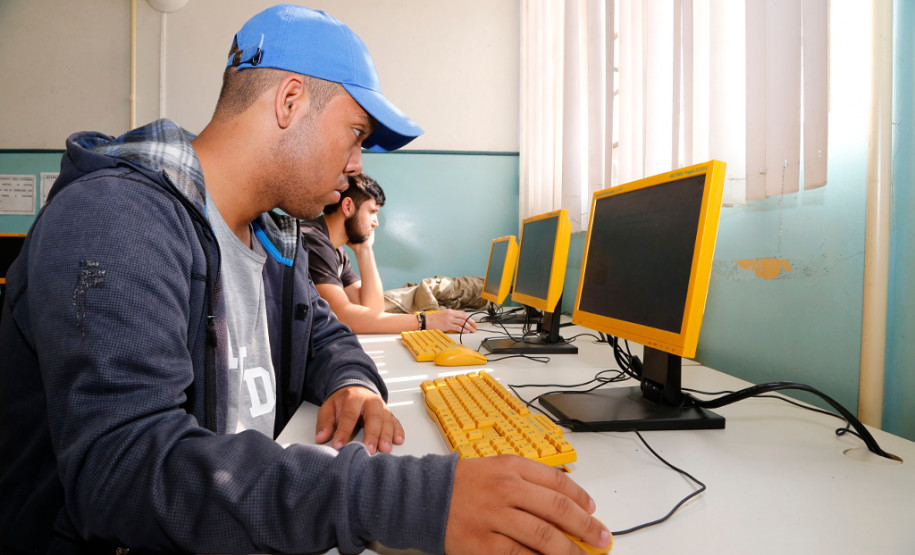 Inscrições para os Exames da EJA Online terminam na terça (13) As inscrições para os Exames da Educação de Jovens e Adultos (EJA) Online da Secretaria da Educação do Paraná terminam nesta terça-feira (13). Interessados devem procurar o estabelecimento de ensino credenciado mais próximo, levando original e fotocópia de documento de identificação.