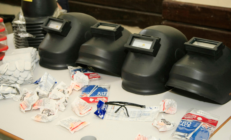 Cursos profissionalizantes recebem inscrições até segunda (19) Equipamentos do CEEP Curitiba.