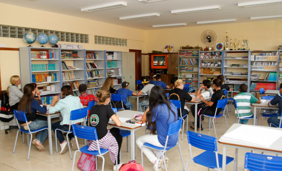 Está disponível a classificação final do Processo Seletivo Simplificado (PSS) da Secretaria da Educação do Paraná para contratação de profissionais que atuarão nas escolas da rede estadual em 2019. Ao todo se inscreveram 225.615 pessoas, em três editais diferentes.