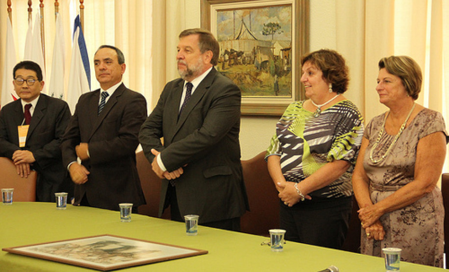 Curso capacita 120 participantes das regionais sobre processos administrativos e de sindicância. Houve ainda homenagem ao pintor Theodoro de Bona.