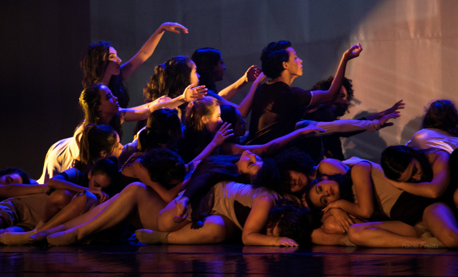 Espetáculo conta parte da trajetória artística e de vida do artista e professor paranaense