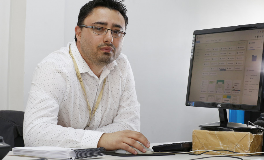 Secretaria Estadual de Educação do Paraná; O Diretoria de Políticas e Tecnologias Educacionais (DPTE) Eziquiel Menta mostra o sistema @ escola com parceria com o google. 07-02-18. Foto: Hedeson Alves