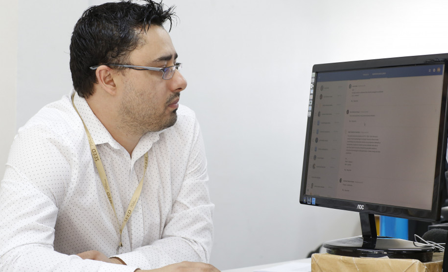 Secretaria Estadual de Educação do Paraná; O Diretoria de Políticas e Tecnologias Educacionais (DPTE) Eziquiel Menta mostra o sistema @ escola com parceria com o google. 07-02-18. Foto: Hedeson Alves
