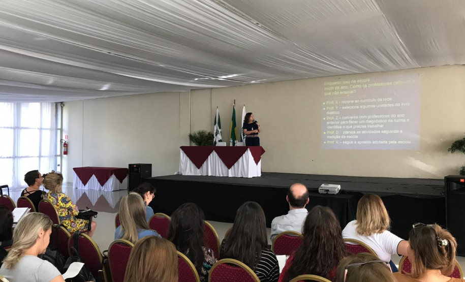 Documento será a referência para a reorganização dos currículos no Paraná acrescentando o contexto paranaense às definições da Base Nacional Comum Curricular.