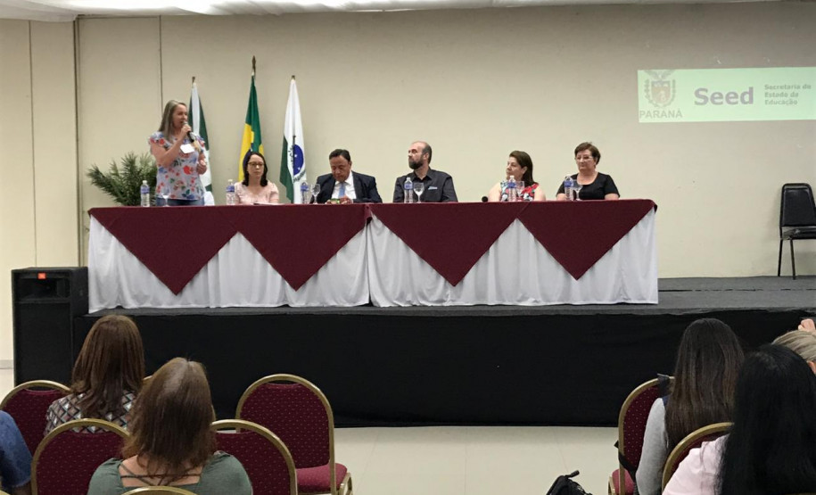 Documento será a referência para a reorganização dos currículos no Paraná acrescentando o contexto paranaense às definições da Base Nacional Comum Curricular.