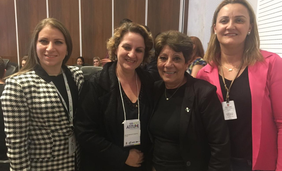 Autores dos 32 projetos de lei selecionados entre todos os alunos participantes do Paraná estão usufruindo do prêmio concedido aos finalistas do programa.