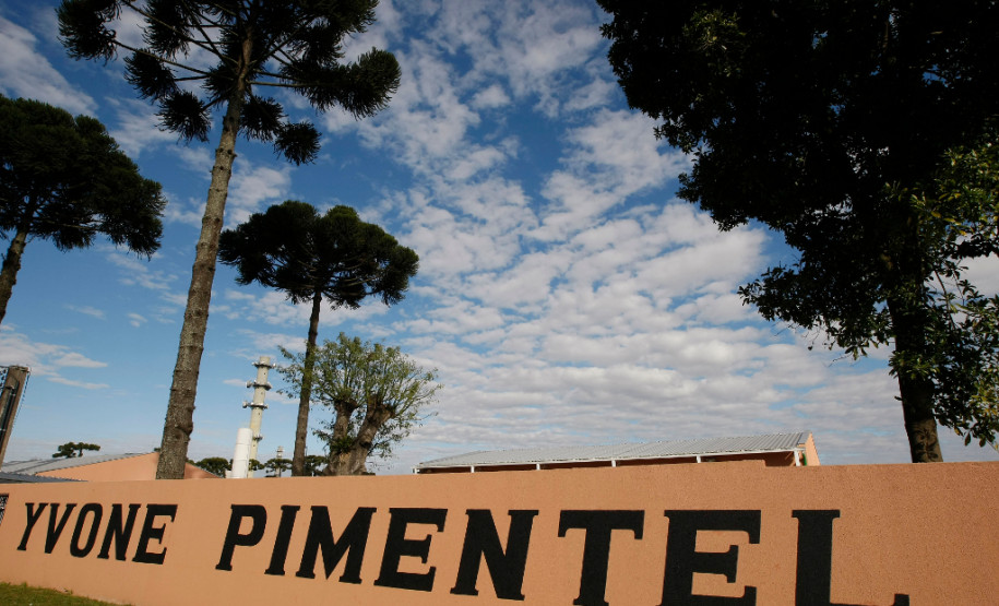 Paraná é o maior certificador do ENCCEJA no sul do Brasil O Colégio Estadual Yvone Pimentel é a unidade certificador em Curitiba.