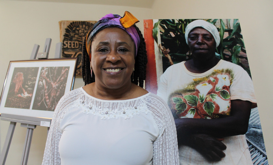 A Secretaria de Estado da Educação inaugurou nesta sexta-feira (23) a exposição Ero Ere Mulheres Artistas. A coletânea, que conta com 23 trabalhos distribuídos pela sede da Secretaria, em Curitiba, ficará aberta ao público e funcionários até o dia 18 de dezembro.  -  Curitiba, 23/11/2018   -  FOto: Fernando de Jesus/SEED