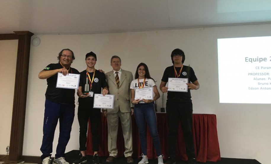 Estadual vence competição nacional de lançamento de foguetes Marca de 230 metros garantiu primeiro lugar na competição e o recorde de lançamento de foguetes no Brasil em 2018.