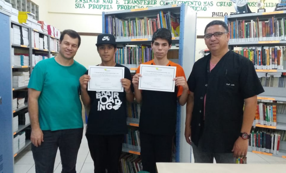 Alunos da rede estadual são destaques em competições de Haicai Participação dos alunos em concursos do literários acontece todos os anos sob a orientação do professor de Língua Portuguesa com incentivo da direção da escola.