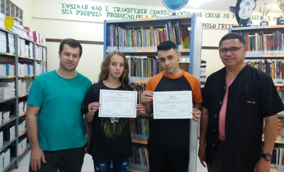 Alunos da rede estadual são destaques em competições de Haicai Participação dos alunos em concursos do literários acontece todos os anos sob a orientação do professor de Língua Portuguesa com incentivo da direção da escola.