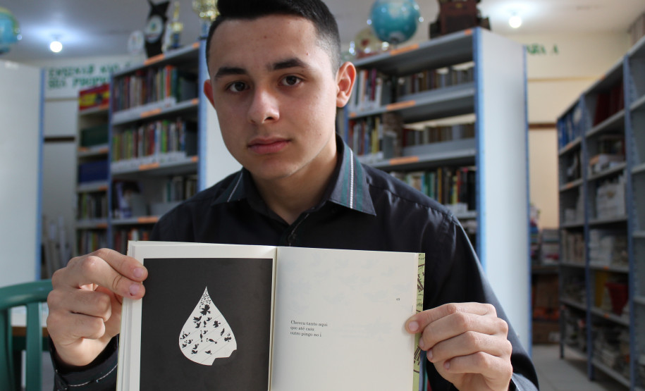 Participação dos alunos em concursos do literários acontece todos os anos sob a orientação do professor de Língua Portuguesa com incentivo da direção da escola.