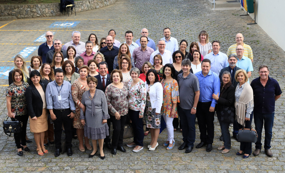 Encontros realizados periodicamente contribuem para alinhar políticas desenvolvidas pela pasta com as regionais e aproximar as demandas das escolas da administração da educação básica do Estado.