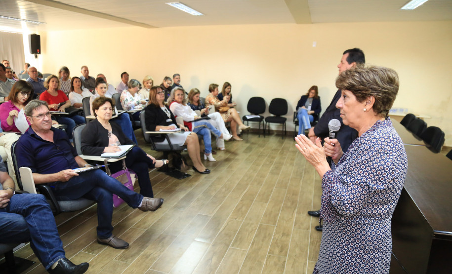 Encontros realizados periodicamente contribuem para alinhar políticas desenvolvidas pela pasta com as regionais e aproximar as demandas das escolas da administração da educação básica do Estado.