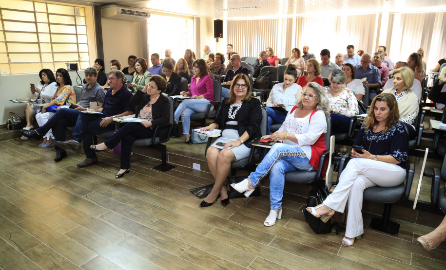 Encontros realizados periodicamente contribuem para alinhar políticas desenvolvidas pela pasta com as regionais e aproximar as demandas das escolas da administração da educação básica do Estado.