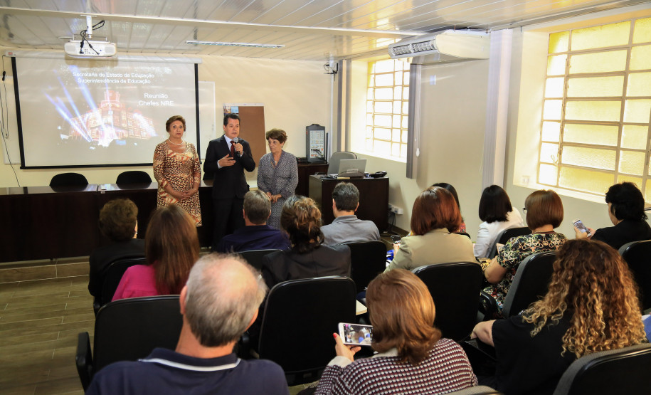 Encontros realizados periodicamente contribuem para alinhar políticas desenvolvidas pela pasta com as regionais e aproximar as demandas das escolas da administração da educação básica do Estado.