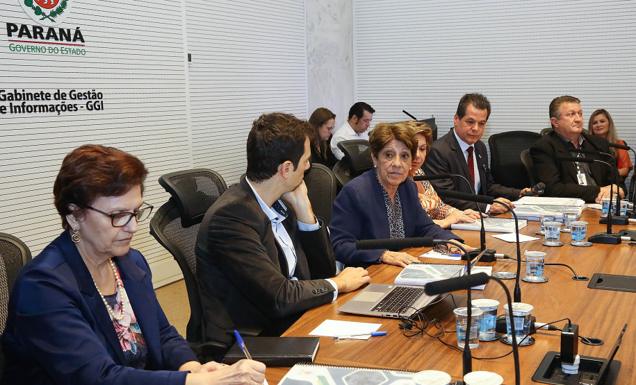 Cursos são destinados a todos os profissionais da educação e são uma das principais ferramentas para garantir a constante melhoria da qualidade do ensino paranaense. Somente em 2018 foram 530 mil participantes. Balanço foi apresentado durante a primeira reunião da Educação com a equipe do governo de transição.