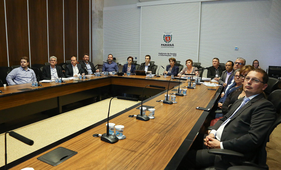 Cursos são destinados a todos os profissionais da educação e são uma das principais ferramentas para garantir a constante melhoria da qualidade do ensino paranaense. Somente em 2018 foram 530 mil participantes. Balanço foi apresentado durante a primeira reunião da Educação com a equipe do governo de transição.