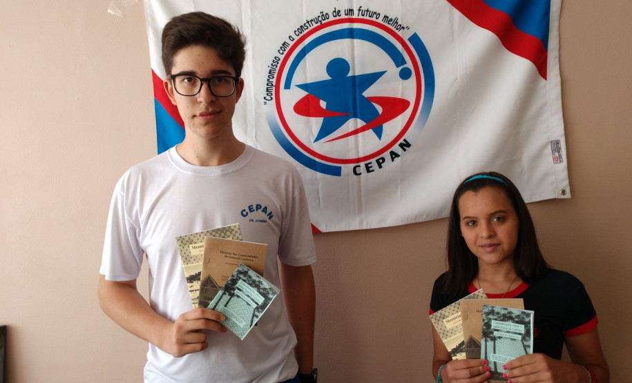 Alunos produzem livros sobre município de General Carneiro Os três livros, publicados em novembro, estarão disponíveis para download gratuito a partir de janeiro. As obras foram escritas por estudantes do Ensino Fundamental e Médio do Colégio Estadual Pedro Araújo Neto.