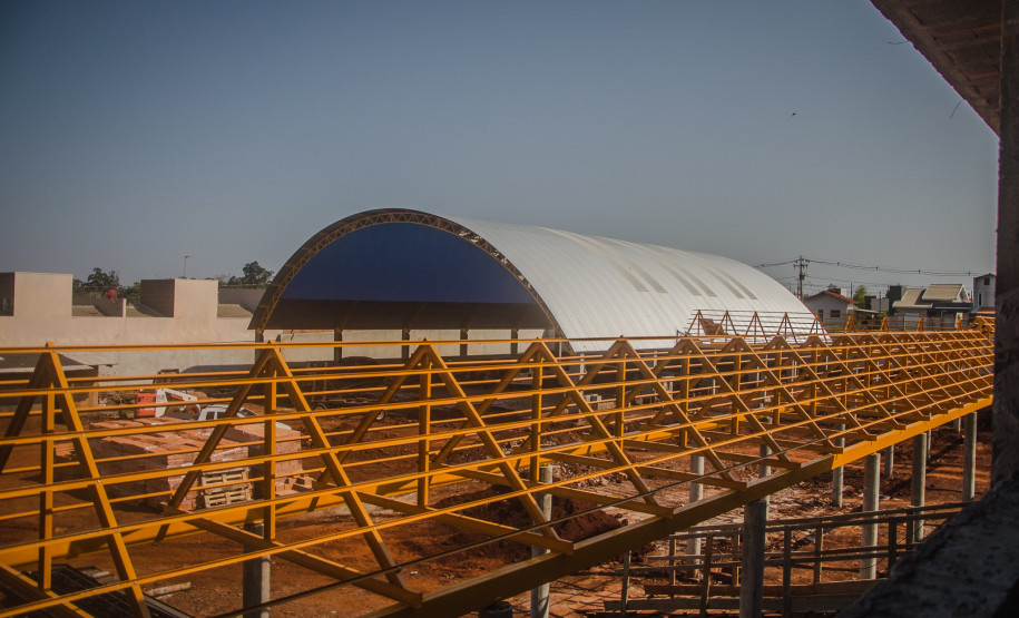 As obras do novo prédio do Colégio Estadual Arcângelo Nandi, em Santa Terezinha do Itaipu, Oeste do Paraná, estão sendo fiscalizadas de uma maneira diferente. Familiares, professores, funcionários e alunos acompanham o andamento da construção, fazem relatórios e observações. Os resultados são compartilhados pelas redes sociais.