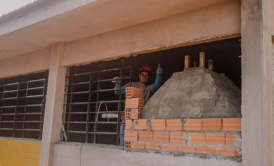As obras do novo prédio do Colégio Estadual Arcângelo Nandi, em Santa Terezinha do Itaipu, Oeste do Paraná, estão sendo fiscalizadas de uma maneira diferente. Familiares, professores, funcionários e alunos acompanham o andamento da construção, fazem relatórios e observações. Os resultados são compartilhados pelas redes sociais.