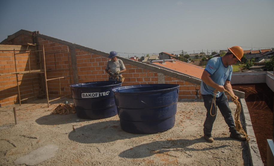 As obras do novo prédio do Colégio Estadual Arcângelo Nandi, em Santa Terezinha do Itaipu, Oeste do Paraná, estão sendo fiscalizadas de uma maneira diferente. Familiares, professores, funcionários e alunos acompanham o andamento da construção, fazem relatórios e observações. Os resultados são compartilhados pelas redes sociais.