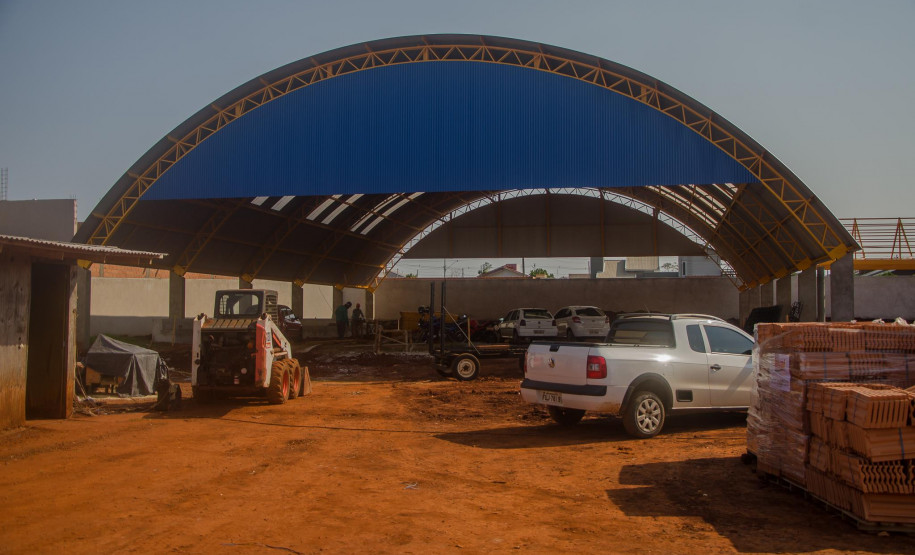 As obras do novo prédio do Colégio Estadual Arcângelo Nandi, em Santa Terezinha do Itaipu, Oeste do Paraná, estão sendo fiscalizadas de uma maneira diferente. Familiares, professores, funcionários e alunos acompanham o andamento da construção, fazem relatórios e observações. Os resultados são compartilhados pelas redes sociais.