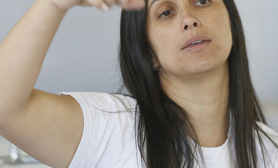 Alunos do Colégio Estadual Clotário Portugal classificaram-se em 4o lugar no concurso da NASA com o projeto Ação Apitoxina. Eliana Lopes Ferreira, profa. e orientadora do projeto, Campo Largo, 06-12-18Foto: Arnaldo Alves / ANPr.