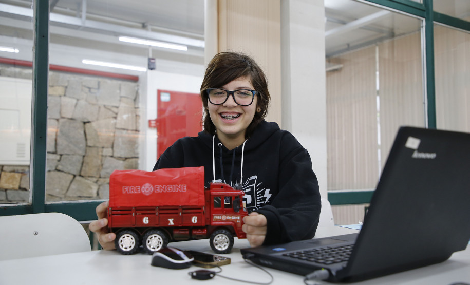 Educação promove oficinas tecnológicas de férias em parceria com o MIT Pré-inscrições acontecem até domingo (16) para 300 vagas destinadas a estudantes do Ensino Médio de escolas públicas e particulares. Iniciativa é uma parceria entre Secretaria da Educação e Instituto de Tecnologia de Massachusetts (EUA). Foto: Hedeson Alves