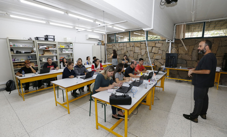 Educação promove oficinas tecnológicas de férias em parceria com o MIT Pré-inscrições acontecem até domingo (16) para 300 vagas destinadas a estudantes do Ensino Médio de escolas públicas e particulares. Iniciativa é uma parceria entre Secretaria da Educação e Instituto de Tecnologia de Massachusetts (EUA). Foto: Hedeson Alves