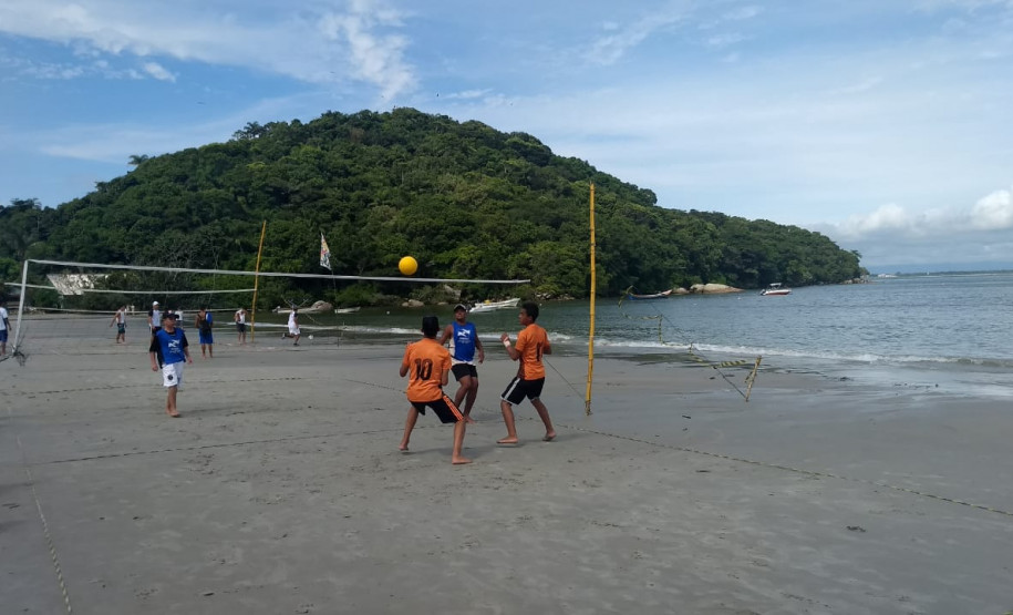 9ª edição dos Jogos InterIlhas reúne mais de 400 participantes Evento tem como objetivo promover a integração entre estudantes e comunidades das oito escolas localizadas nas ilhas do Litoral.