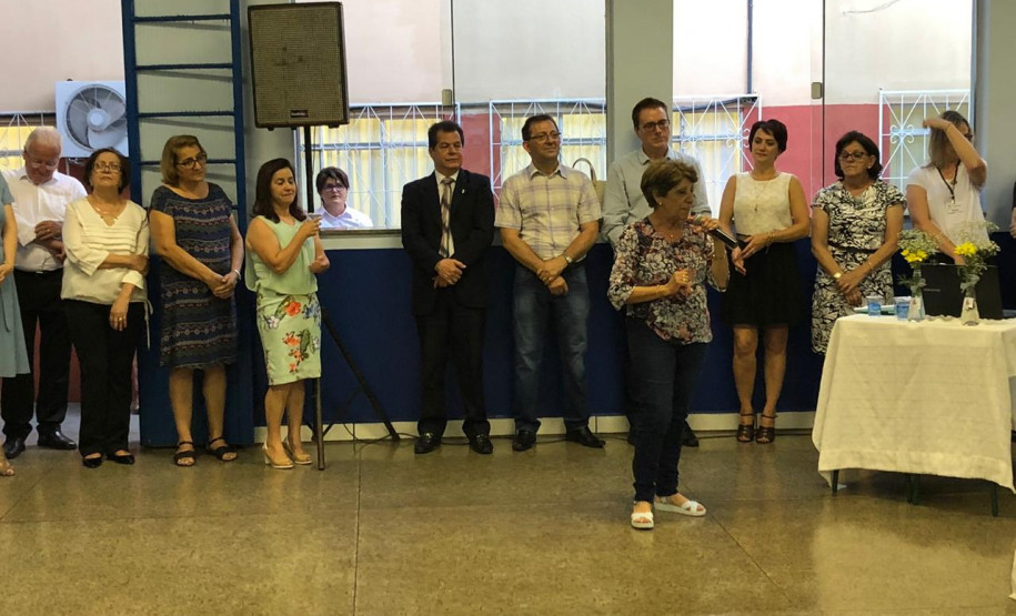 A secretária estadual da Educação, Lucia Cortez, inaugurou na tarde desta quarta-feira (12) o Centro de Francisco Beltrão, que vai funcionar no Colégio Estadual Dr. Eduardo Virmond Suplicy. No local serão atendidos os Núcleos Regionais de Educação de Dois Vizinhos, Francisco Beltrão, Laranjeiras do Sul e Pato Branco, com uma população de 4.534 pessoas surdas.