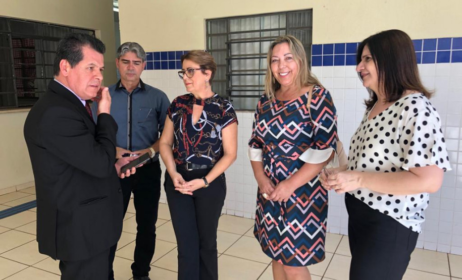 Em Umuarama, O CAS ficará situado no Colégio Estadual Prof. Paulo A. Tomazinho, responsável pelo atendimento dos NREs de Campo Mourão, Cianorte, Goioerê, Loanda, Paranavaí e Umuarama, com uma população de 2.244 pessoas surdas.