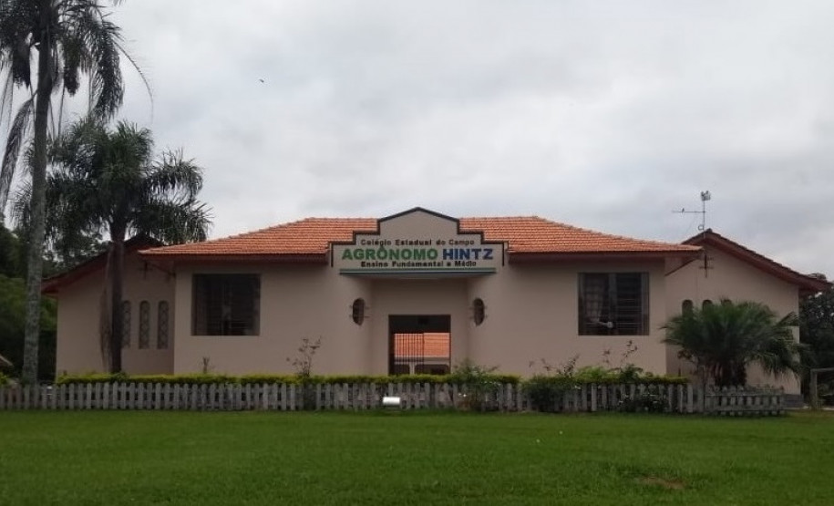 A comunidade escolar do município de Cândido de Abreu (na região Central do Estado) comemorou na última sexta-feira (14) a reinauguração do novo espaço do Colégio Estadual do Campo Agrônomo Hintz.