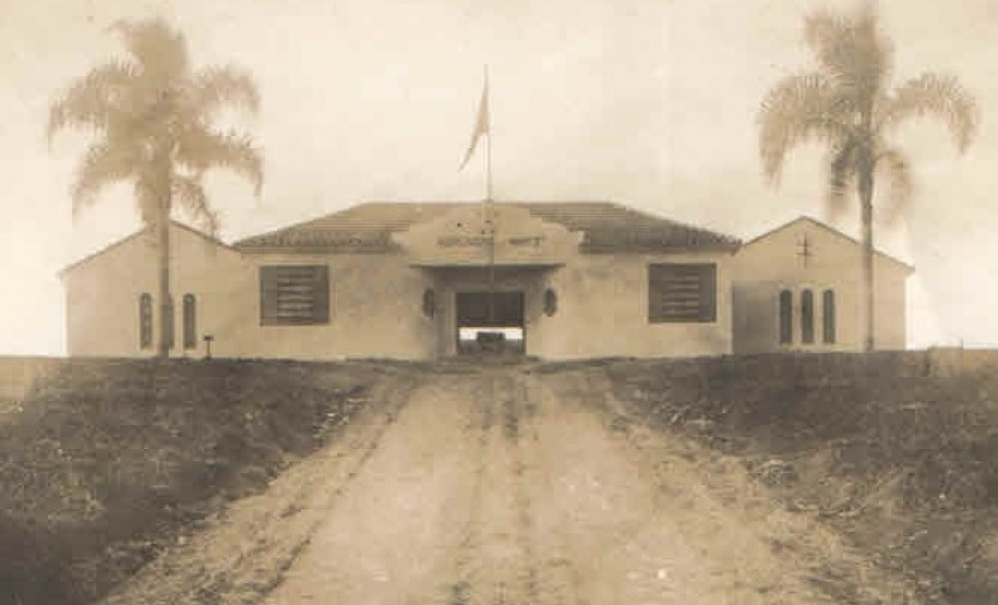 A comunidade escolar do município de Cândido de Abreu (na região Central do Estado) comemorou na última sexta-feira (14) a reinauguração do novo espaço do Colégio Estadual do Campo Agrônomo Hintz.