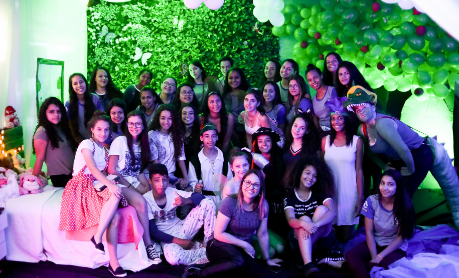 CE Malba Tahan apresenta Mundo Encantado da Disney