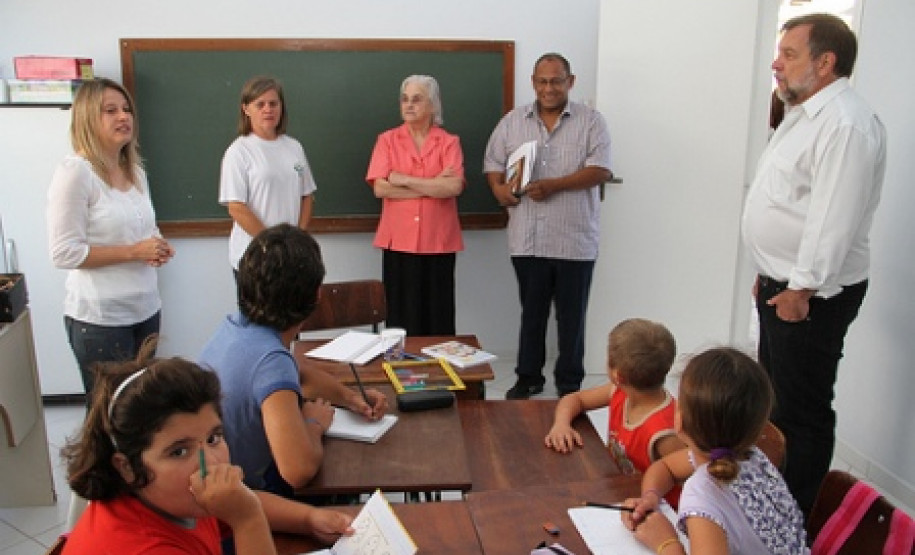 Com as visitas, o secretário se aproxima da comunidade escolar e solicita a participação de todos para a construção de uma educação pública de qualidade.