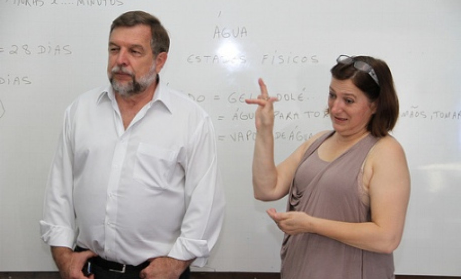 Com as visitas, o secretário se aproxima da comunidade escolar e solicita a participação de todos para a construção de uma educação pública de qualidade.