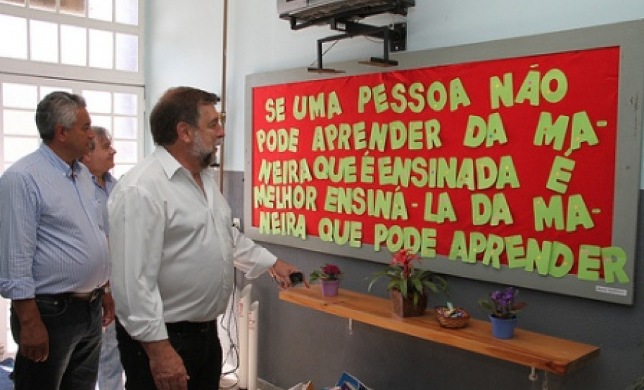 Com as visitas, o secretário se aproxima da comunidade escolar e solicita a participação de todos para a construção de uma educação pública de qualidade.