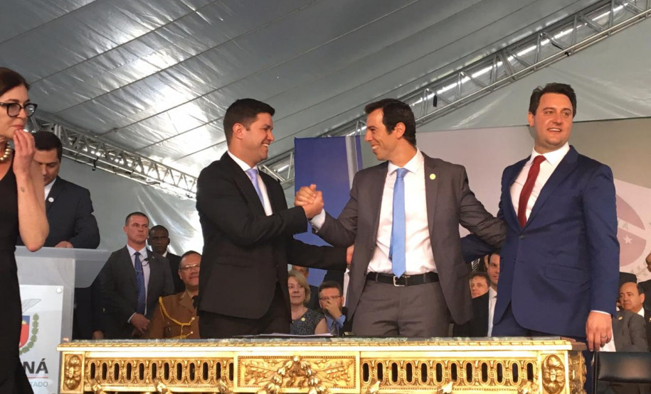 Renato Feder assume a Secretaria de Estado da Educação e Esporte O novo governador do Paraná Carlos Massa Ratinho Júnior tomou posse do cargo nesta terça-feira (01) e nomeou os novos secretários de estado.