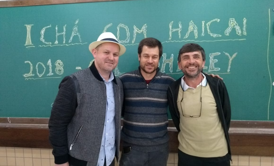 Alunos participam de palestras sobre Haicai