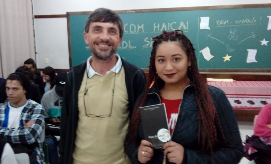 Alunos participam de palestras sobre Haicai