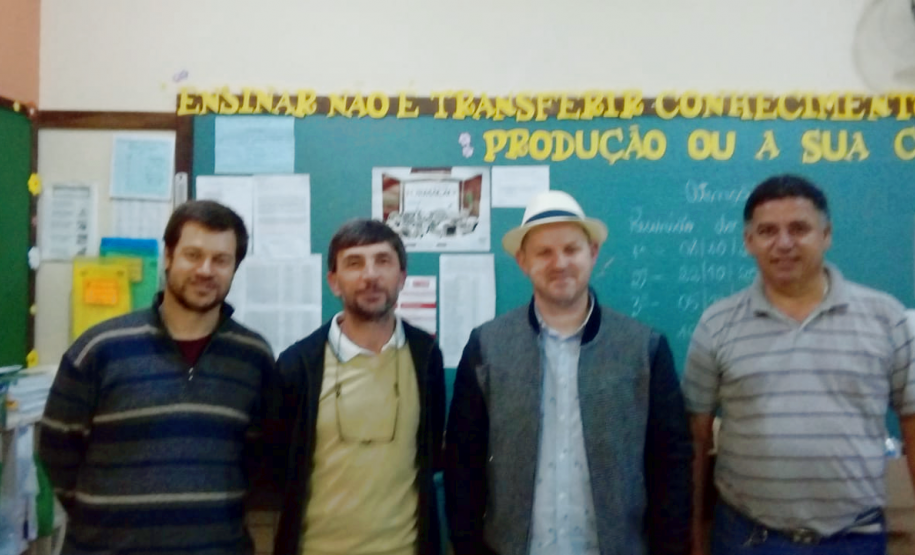 Alunos participam de palestras sobre Haicai